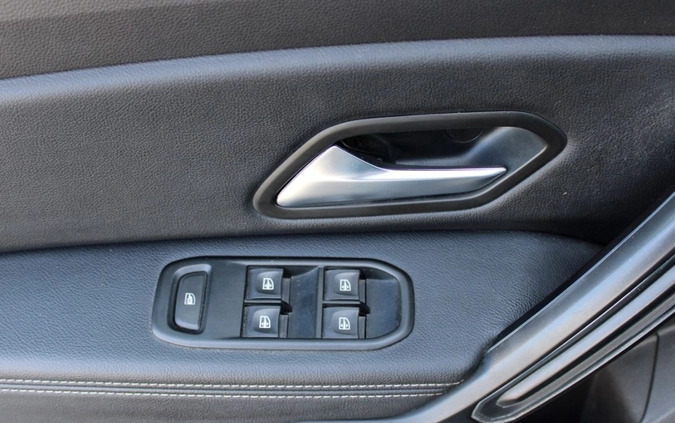 Dacia Duster cena 59900 przebieg: 78109, rok produkcji 2019 z Nysa małe 379